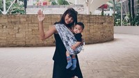 Pesinetron berusia 29 tahun itu juga sering mengunggah foto dirinya bersama sang buah hati. (Dok. Instagram/kiranalarasati)