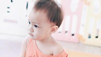 Bjorka kini berusia 13 bulan. Ia pun mulai menunjukan minat bermainnya dengan teman-teman sebayanya.  Foto: Instagram Sabai Dieter