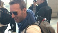 Chris Martin saat tiba di Bandar Udara Internasional Incheon. Foto: Instagram hjin0131