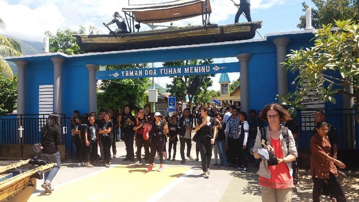 Kapela Tuhan Meninu jadi pusat kegiatan prosesi laut, sebelum Patung Yesus tersalib dibawa ke Larantuka dalam prosesi Semana Santa