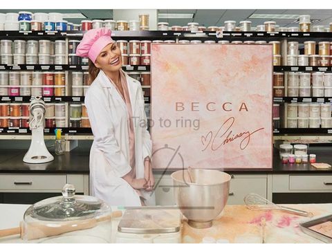 Chrissy Teigen Rilis Highlighter Bersama Becca 