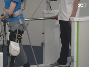 Video: Kaki Robot yang Bantu Orang Lumpuh Berjalan
