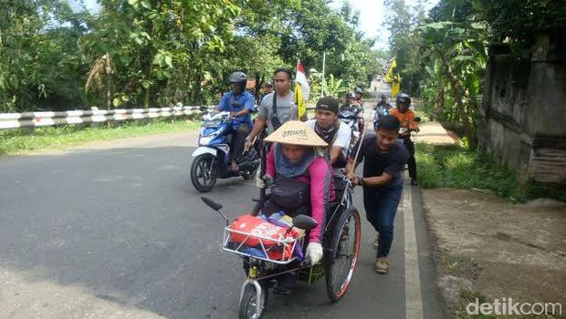 Tempuh Yogya-Jakarta dengan Kursi Roda, Shinta Ingin Temui Jokowi