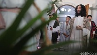 Aksi tersebut digelar sekali setahun saat perayaan Paskah bagi umat Nasrani.