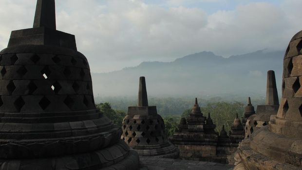 Candi ini adalah candi Buddha terbesar di dunia (Randy/detikTravel)
