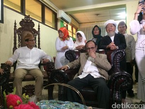 Sandiaga Bertemu Warga Gorontalo, Dijamu Makanan Khas