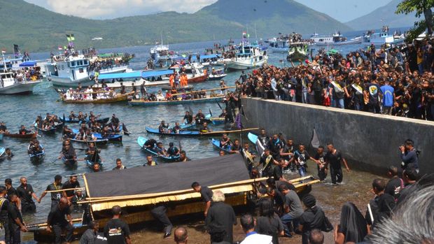 Prosesi Laut Semana Santa di Larantuka, Flores, NTT