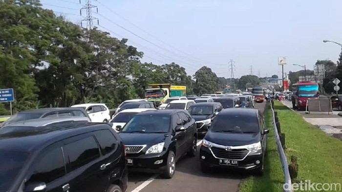 Macet di Tol Jagorawi saat libur Lebaran. Foto: A Setyanto/ Kontributor Pasangmata.com Macet di Tol Jagorawi saat libur Lebaran. Foto: A Setyanto/ Kontributor Pasangmata.com
