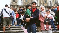 Presenter dan penyiar radio ini turut mengunjungi St. Paul Ruins, San Molo di Macau yang popular menjadi tempat berfoto turis.  Foto: Instagram Natasha Rizky