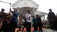 Masjid yang diresmikan oleh Jokowi ini dibangun di atas lahan milik Pemprov DKI seluas 2,4 hektar.