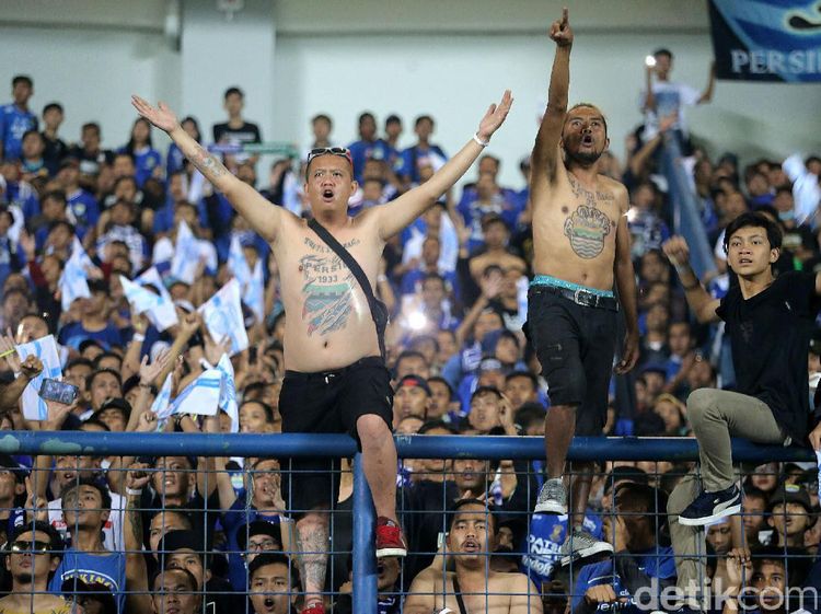 Ribuan Bobotoh Bakar Semangat Persib