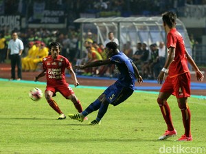 Mengefisienkan Michael Essien di Persib