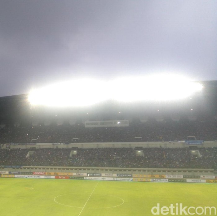 Jelang Kick Off Liga 1 Nyanyian Bobotoh Menggema Di Stadion