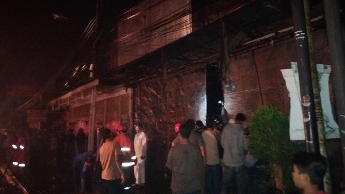 Toko Furnitur di Depok Terbakar, Arus Lalin Macet