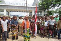 Upacara pengembalian pusaka di PLBN Motaain