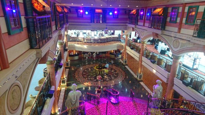 Bagaimana Rasanya Menginap di Hotel Bintang 5 Terapung?