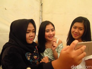 Hang Out With All Stars di Bandung, Prilly Latuconsina: Gokil Banget!