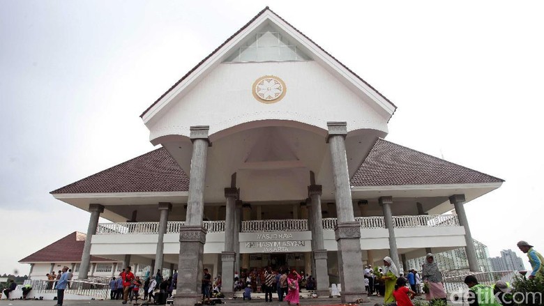 5 Hal tentang Masjid Daan Mogot yang Berarsitektur Khas Betawi (Lamhot Aritonang/detikcom) 5 Hal tentang Masjid Daan Mogot yang Berarsitektur Khas Betawi (Lamhot Aritonang/detikcom)