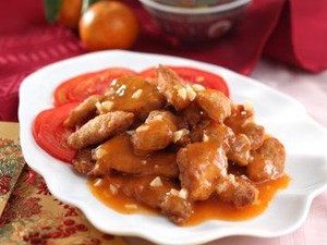 Hari Ini Enaknya Bikin Ayam Goreng dan Telur Selimut Asam Manis