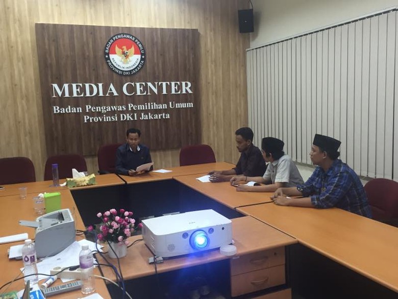 Panitia Tamasya Al-Maidah Dilaporkan ke Bawaslu DKI Panitia Tamasya Al-Maidah Dilaporkan ke Bawaslu DKI