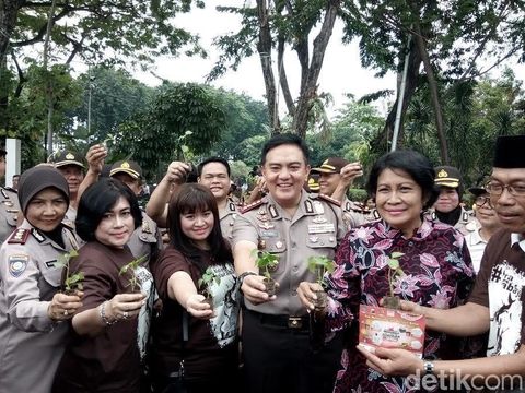 Kapolrestabes Surabaya Ingatkan Warga Budaya Tanam Cabai