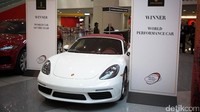Mobil Jerman kembali terpilih dalam kategori mobil dengan performa terbaik dunia lewat Porsche Boxster Cayman. Ini merupakan yang kelima kali Porsche terpilih sebagai mobil terbaik dunia untuk kategori mobil performa. Foto: World Car Awards
