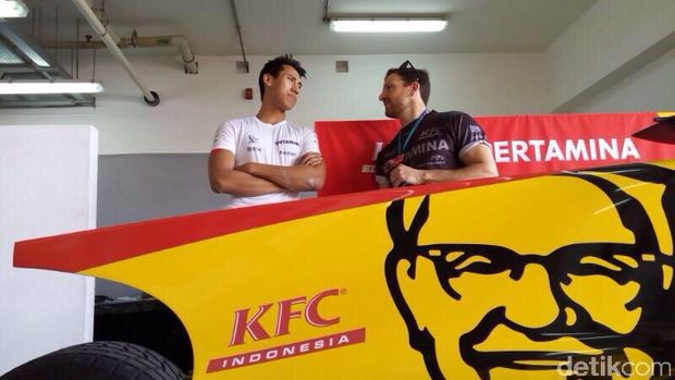 Melihat dari Dekat Persiapan Sean Gelael Sebelum Balapan