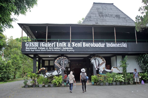 Borobudur Unique & Art Gallery Indonesia