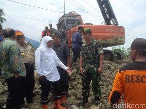 Mensos Tinjau Korban Banjir Bandang di Aceh Tenggara