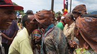 Tadisi unik saling menyentuhkan hidung. Inilah tradisi etnis Timor yang mirip dengan etnis Maori di Selandia Baru (Fitraya/detikTravel)