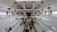 Masjid yang diresmikan oleh Presiden Jokowi itu berlantai 2.