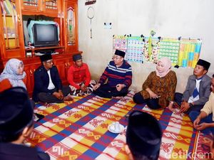 Kisah Aspin Bawa Pulang Jenazah Bayi Naik Bus Bikin Haru Gubernur