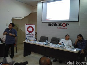 Survei Indikator: Elektabilitas Anies-Sandi 48,2%, Ahok-Djarot 47,4%