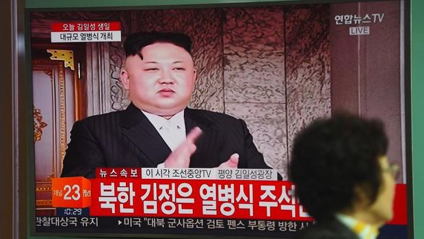 Kim Jong-Un hadir menyaksikan langsung parade militer