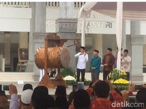 Pukul Beduk, Jokowi Resmikan Masjid Raya KH Hasyim Asyari