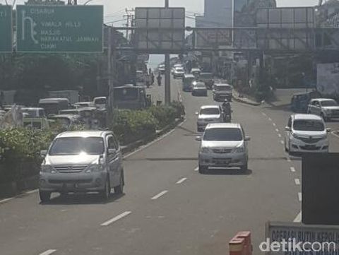 Polisi Berlakukan Satu Arah ke Puncak