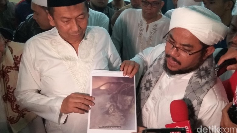 Soal Mobil Terbakar di Cawang, FPI Heran Polisi Datangnya Lama Soal Mobil Terbakar di Cawang, FPI Heran Polisi Datangnya Lama