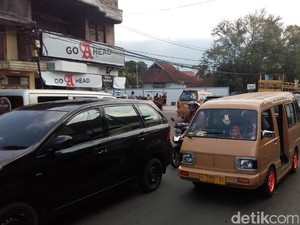 Hari Terakhir Libur, Jalan Menuju Tempat Wisata di Garut Padat