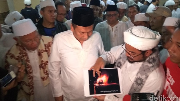 FPI Jelaskan Kronologi Mobil Terbakar di Cawang