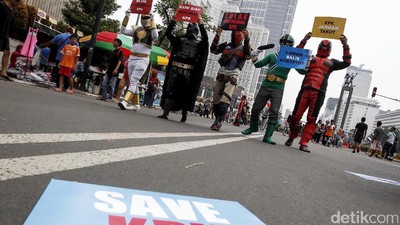 Power Ranger Hingga Batman Siap Menjaga KPK