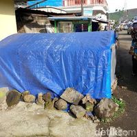 Penjemput Mbah Fanani Sang Petapa Dieng Mengaku Sebagai Cucu