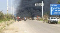 Dilansir kantor berita AFP, Sabtu (15/4/2017), Observatori HAM Suriah menyebutkan mobil yang meledak itu berada di samping bus yang membawa orang-orang itu dari kota bagian utara Fuaa dan Kafraya. Kedua kota itu dilanda konflik dan telah disepakati oleh rezim pemerintah dan pemberontak. Serangan itu tepatnya terjadi di Rashidin, bagian barat Aleppo. Pool/Social Media Website via Reuters.