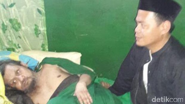 Mbah Fanani menghilang dari tempat 'bertapa' setelah dibawa pergi belasan orang.