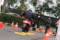 Merasakan Skuter Scoopy Anyar dengan Pelek 12 Inci