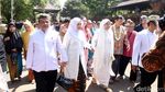 Semringahnya Nani Widjaja Usai Dipersunting Ajip Rosidi