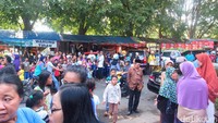 Ramainya kawasan masjid Kasepuhan Cirebon jelang momen pernikahan Nani Widjaja. (Mauludi/detikhot)