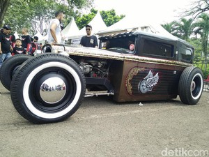 Ketika Toyota Crown Berubah Total Jadi Hot Rod
