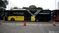 Begini penampakan armada baru bus TransJakarta yang ramah terhadap penyandang disabilitas.