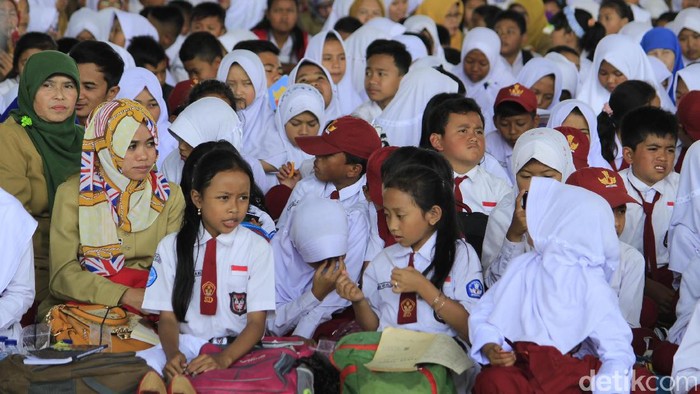 Kemendikbud Ingatkan Perpeloncoan Dilarang Saat Masa Orientasi