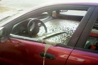 Kesal, Pria Ini Cor Mobil Istrinya Pakai Semen